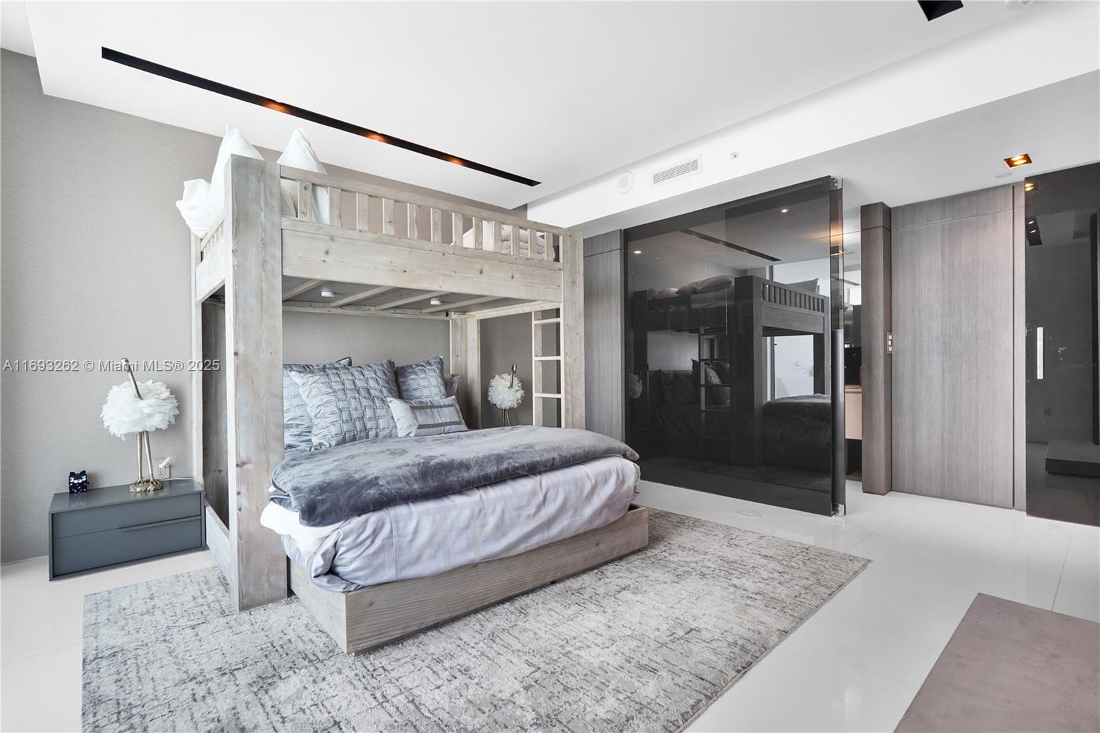 Diplomat Residences - Residential