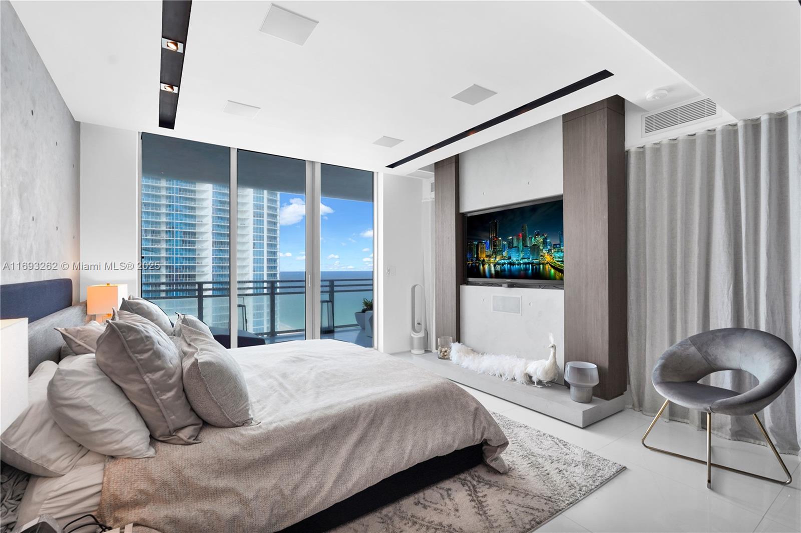 Diplomat Residences - Residential