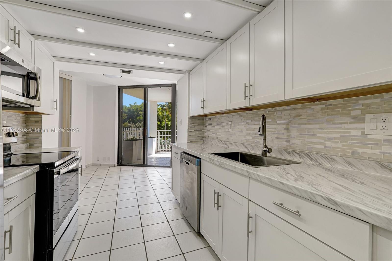 THE TOWERS OF QUAYSIDE CO - Residential