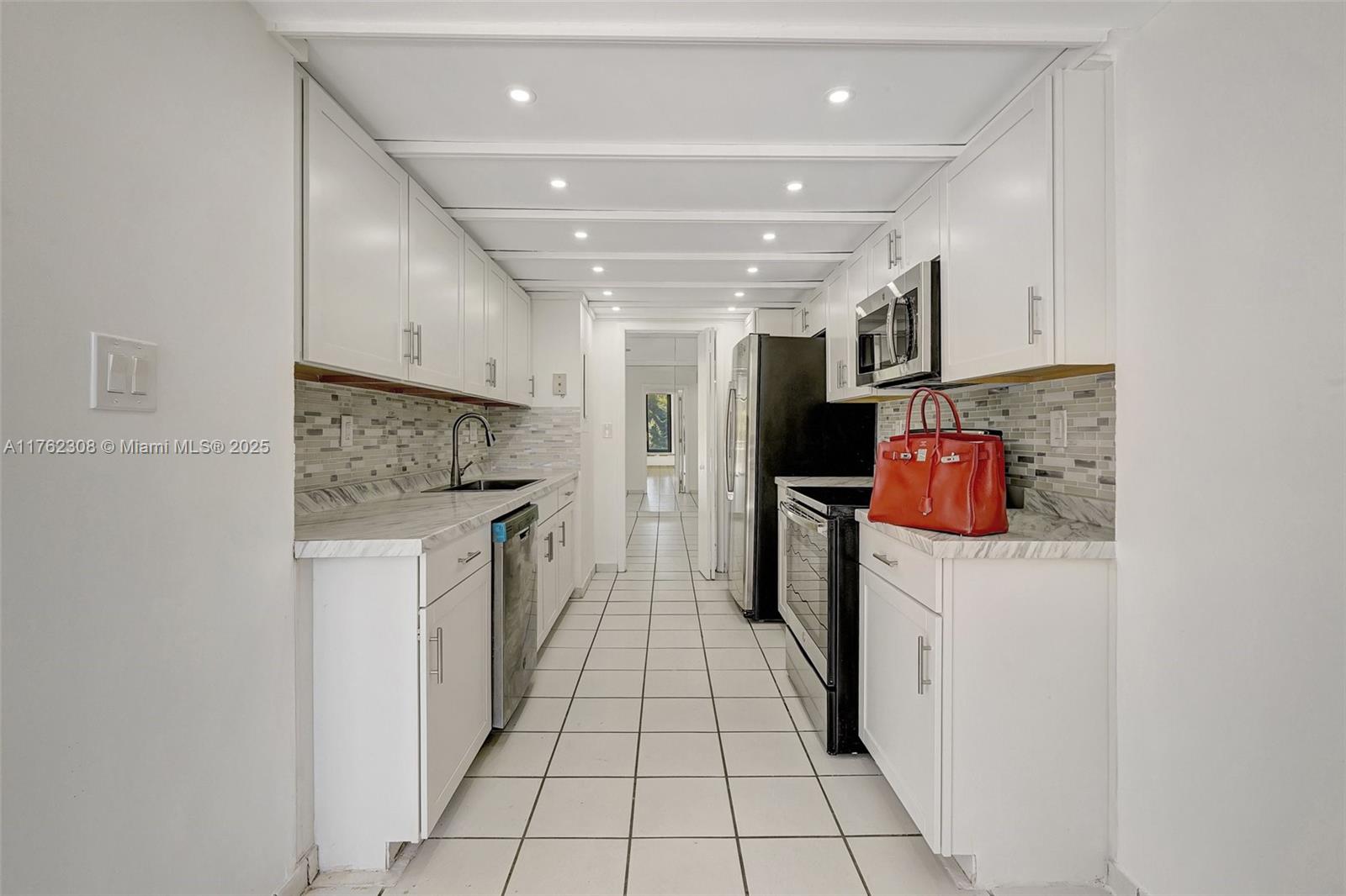 THE TOWERS OF QUAYSIDE CO - Residential