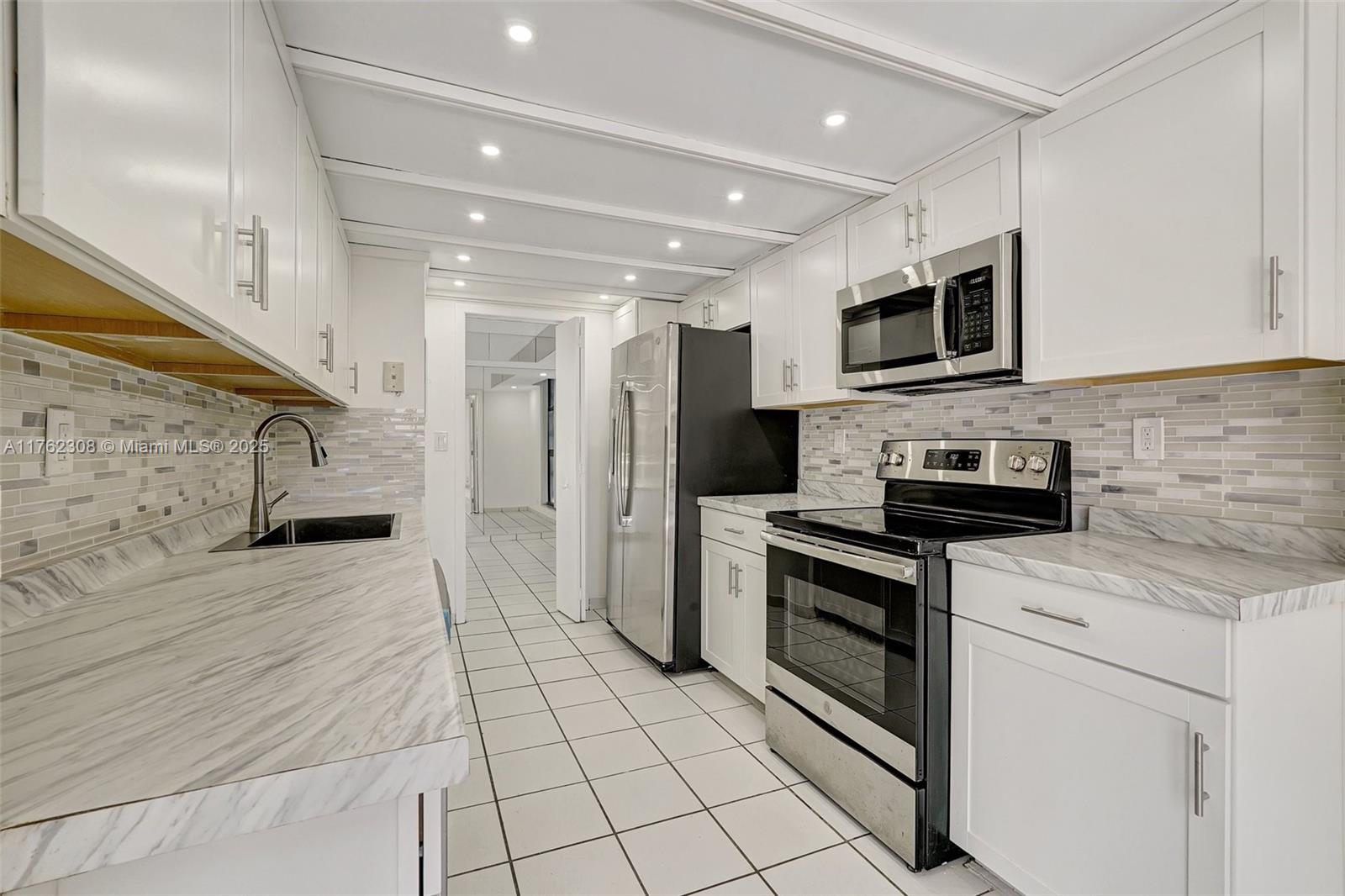 THE TOWERS OF QUAYSIDE CO - Residential