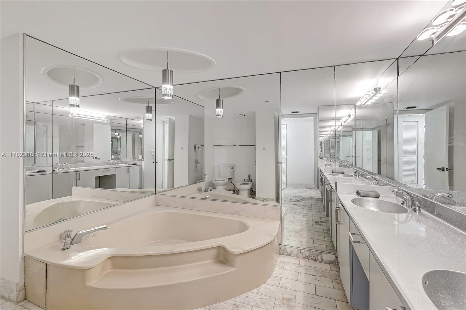 THE TOWERS OF QUAYSIDE CO - Residential