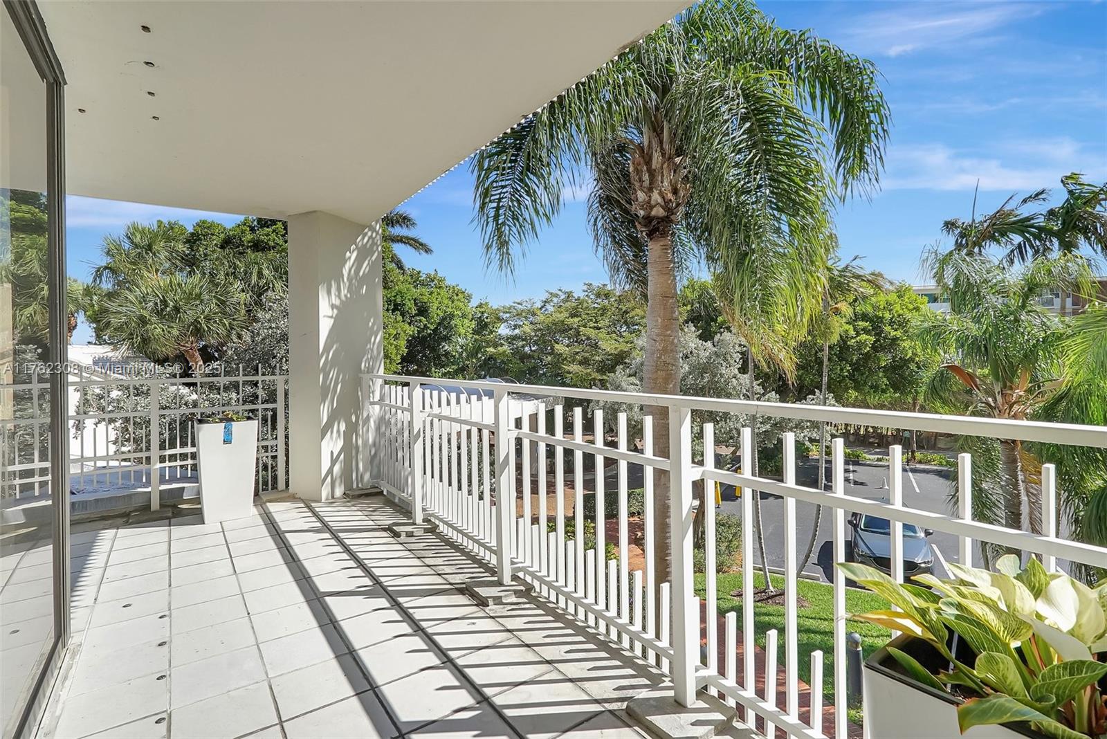 THE TOWERS OF QUAYSIDE CO - Residential