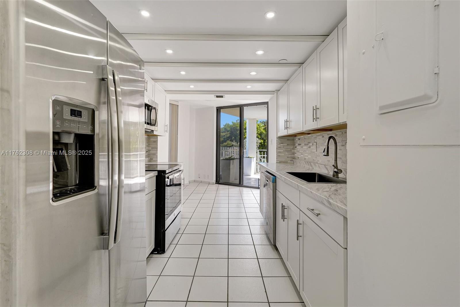 THE TOWERS OF QUAYSIDE CO - Residential