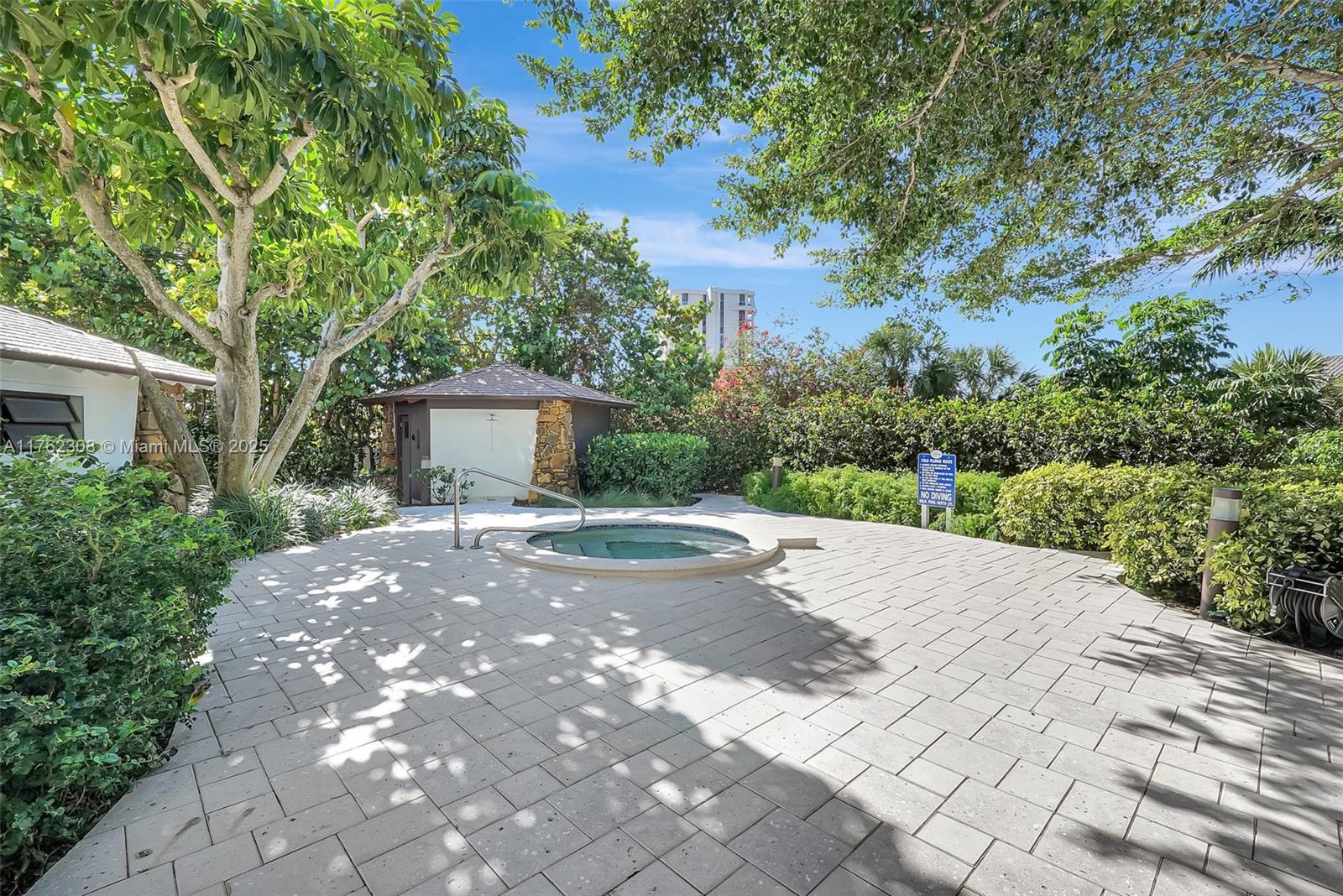 THE TOWERS OF QUAYSIDE CO - Residential