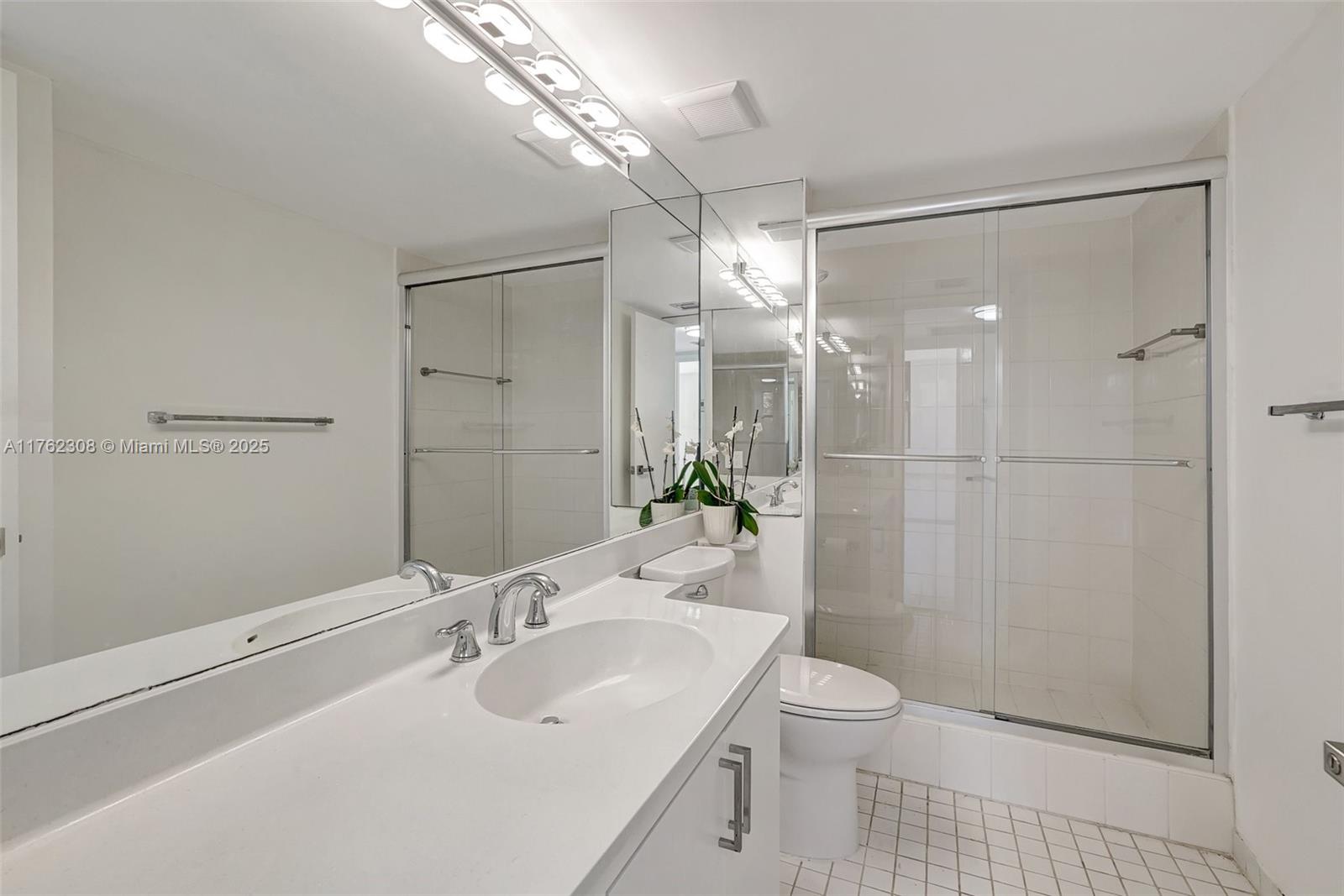 THE TOWERS OF QUAYSIDE CO - Residential