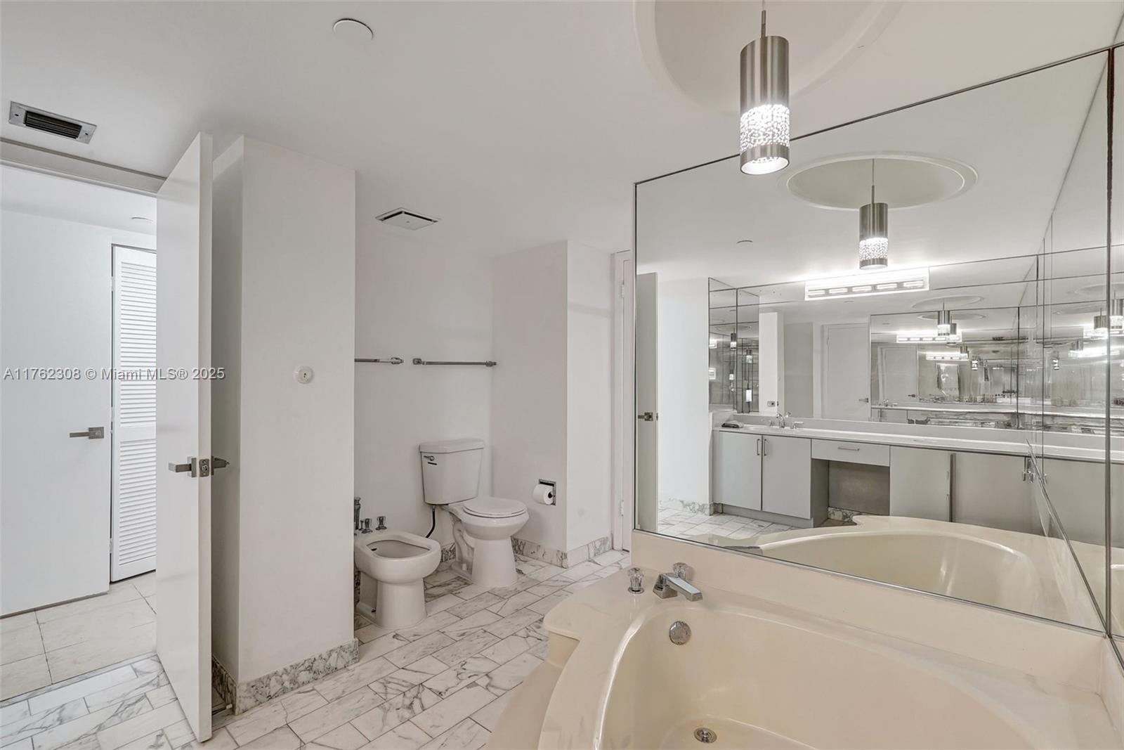 THE TOWERS OF QUAYSIDE CO - Residential