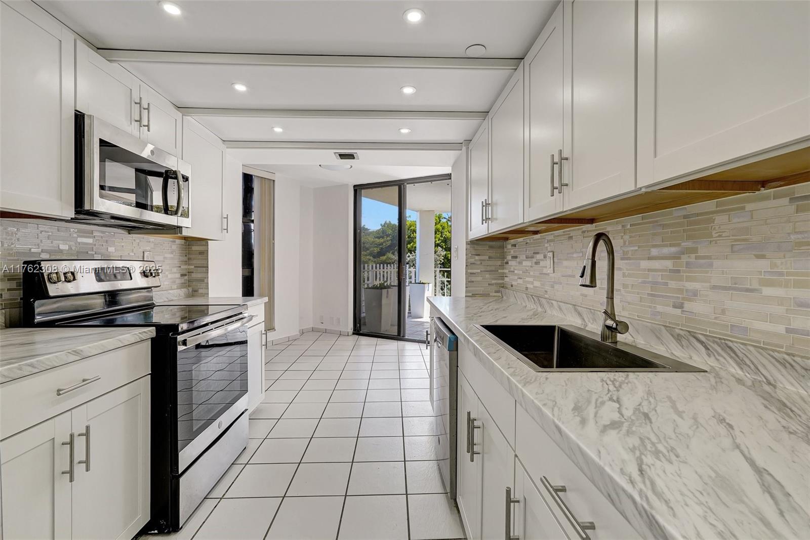 THE TOWERS OF QUAYSIDE CO - Residential