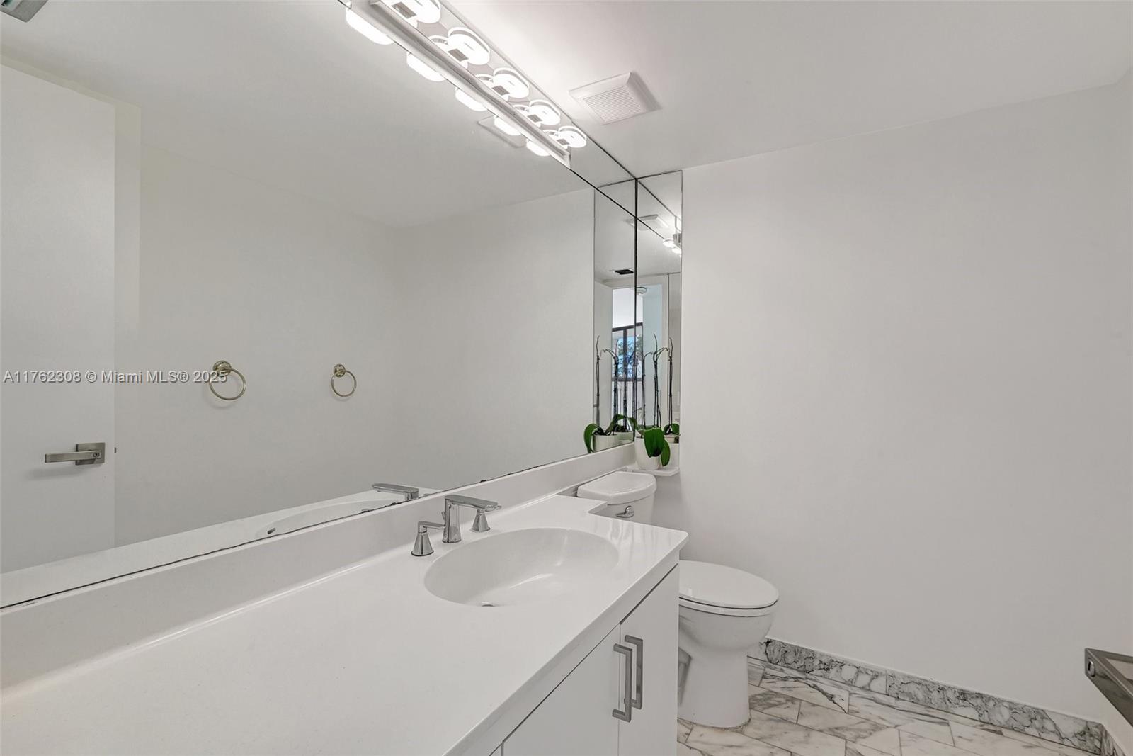 THE TOWERS OF QUAYSIDE CO - Residential