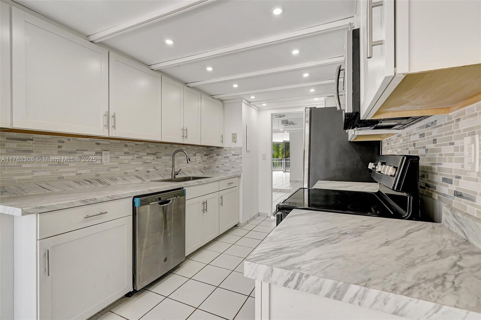 THE TOWERS OF QUAYSIDE CO - Residential