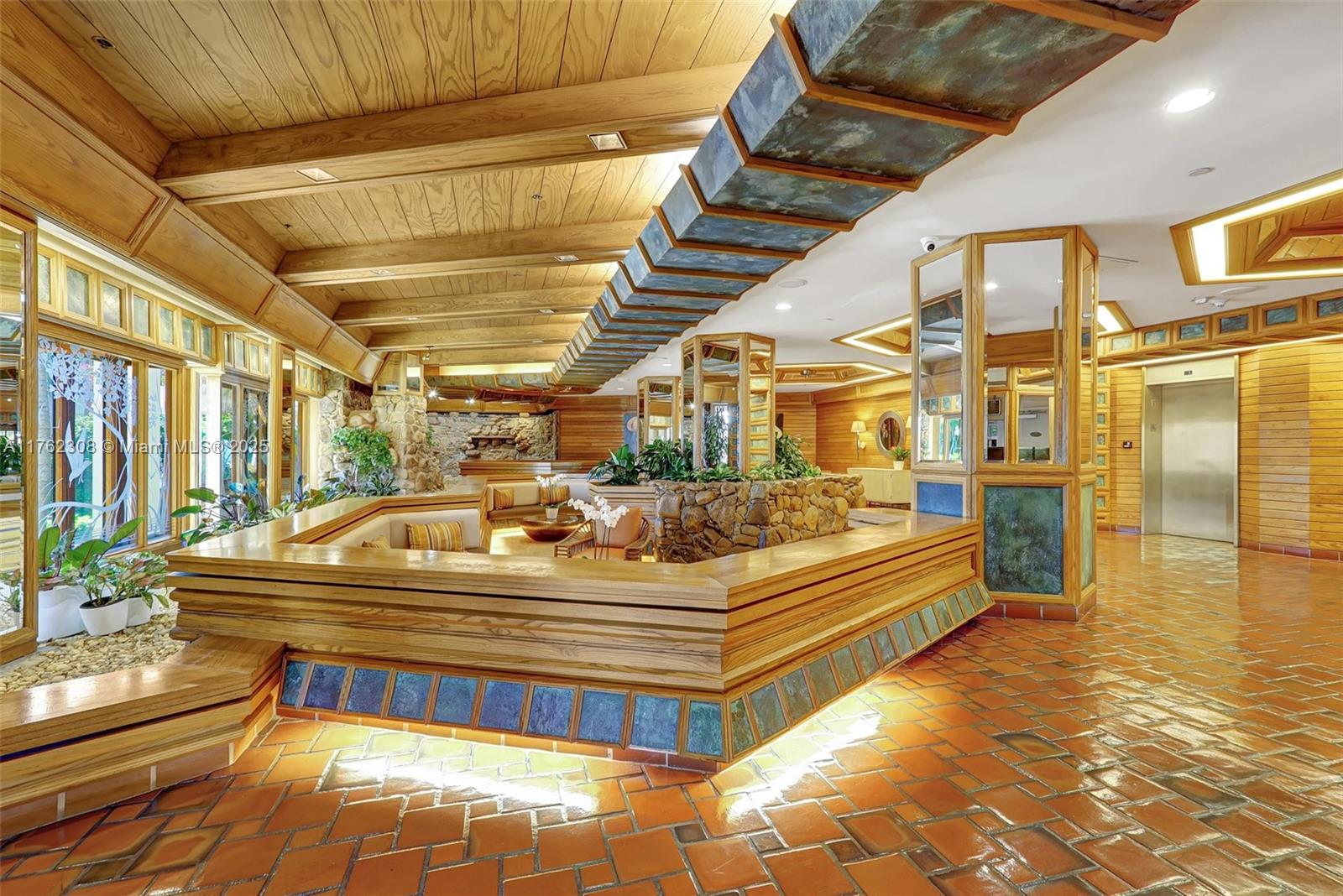 THE TOWERS OF QUAYSIDE CO - Residential