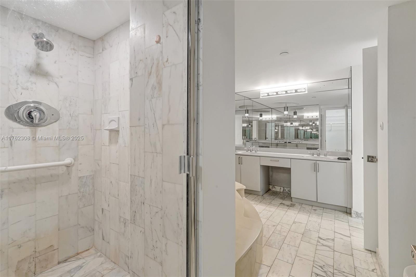 THE TOWERS OF QUAYSIDE CO - Residential