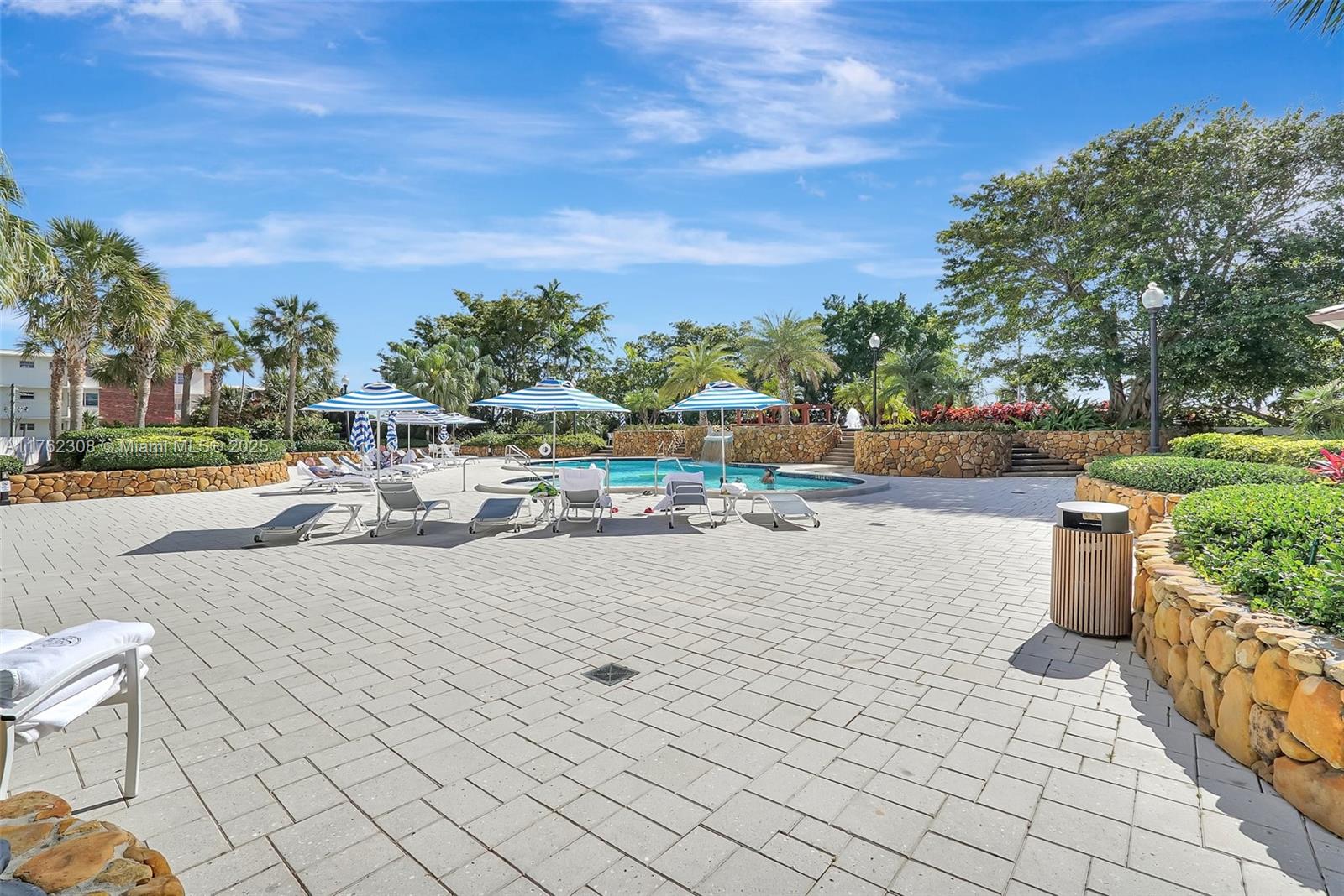 THE TOWERS OF QUAYSIDE CO - Residential