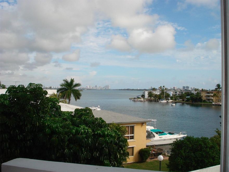 NBV **MUST SEE** Large 2/2 open bright 2 bedroom apt in 12 story boutique waterfront condo bldg.  Beautiful views of the bay, only 4 apt/floor.  Tile floors, new carpet, built-in closets, vertical blinds and hurricane shutters.  2 full bathroom feature designer vanity sets, shower enclosures and new lighting fixtures.  2 parking spaces (1 assigned 1 guest); secure intercom bldg entrance; pool directly on the bay.  No Pets.