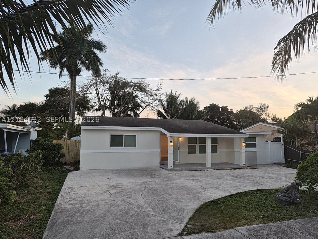 Photo of 3038 Arthur St, Hollywood, FL 33021 (MLS # A12104632)