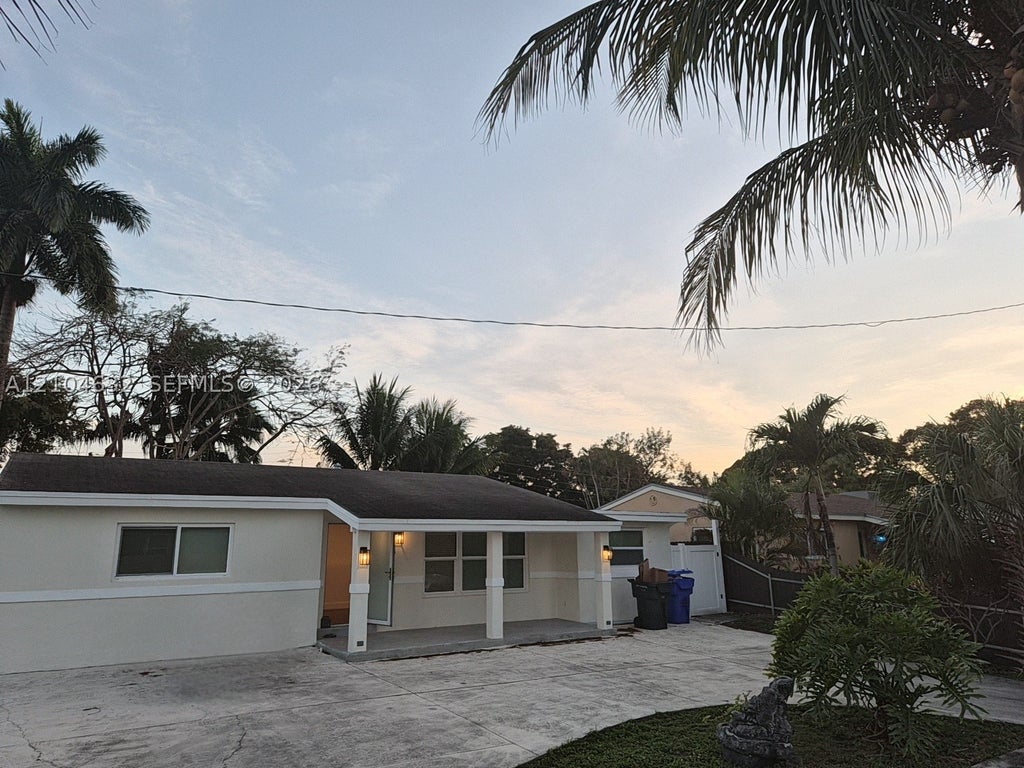 Photo of 3038 Arthur St, Hollywood, FL 33021 (MLS # A12104632)