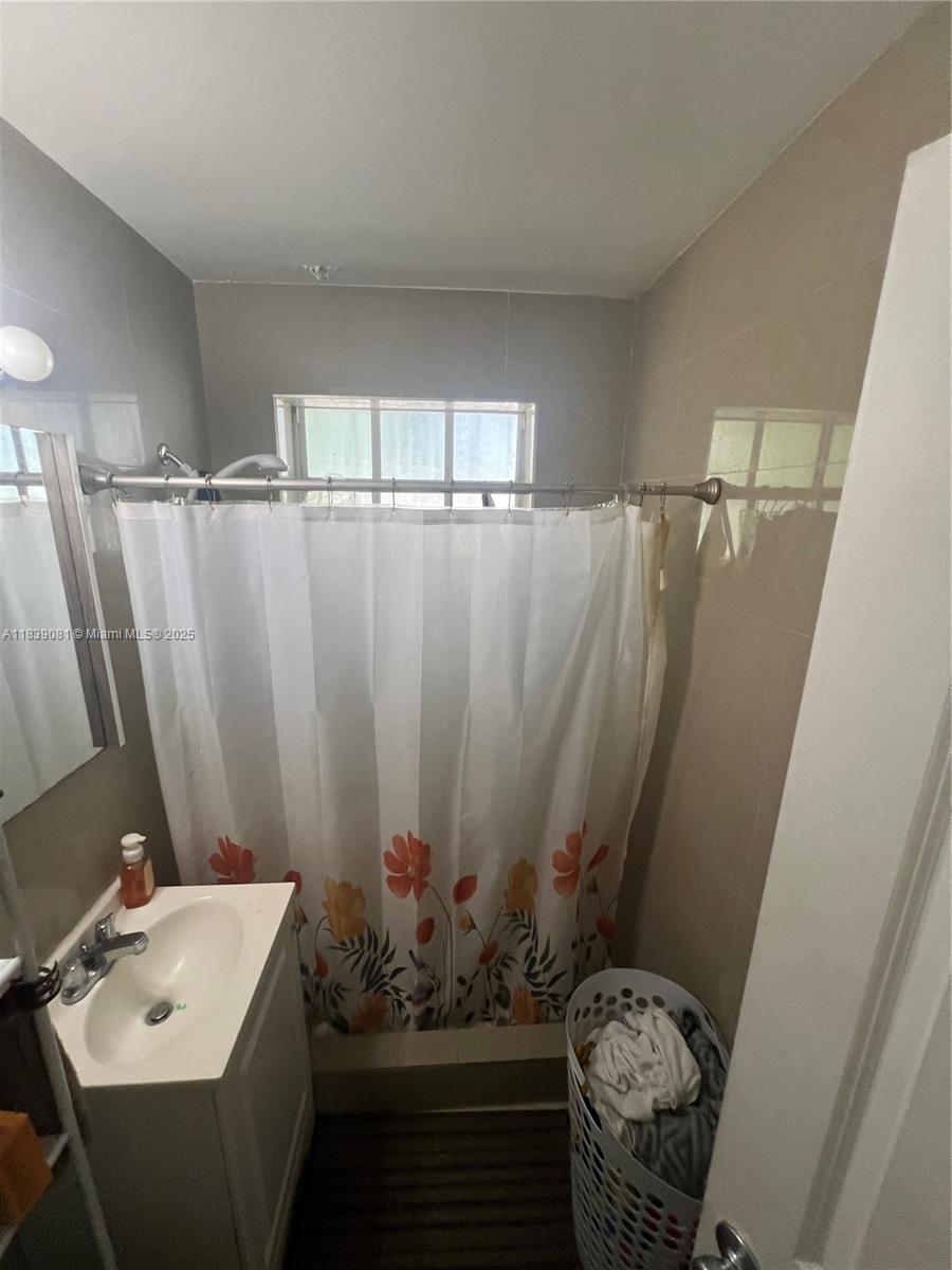 BISCAYNE VILLAGE HEIGHTS - Residential