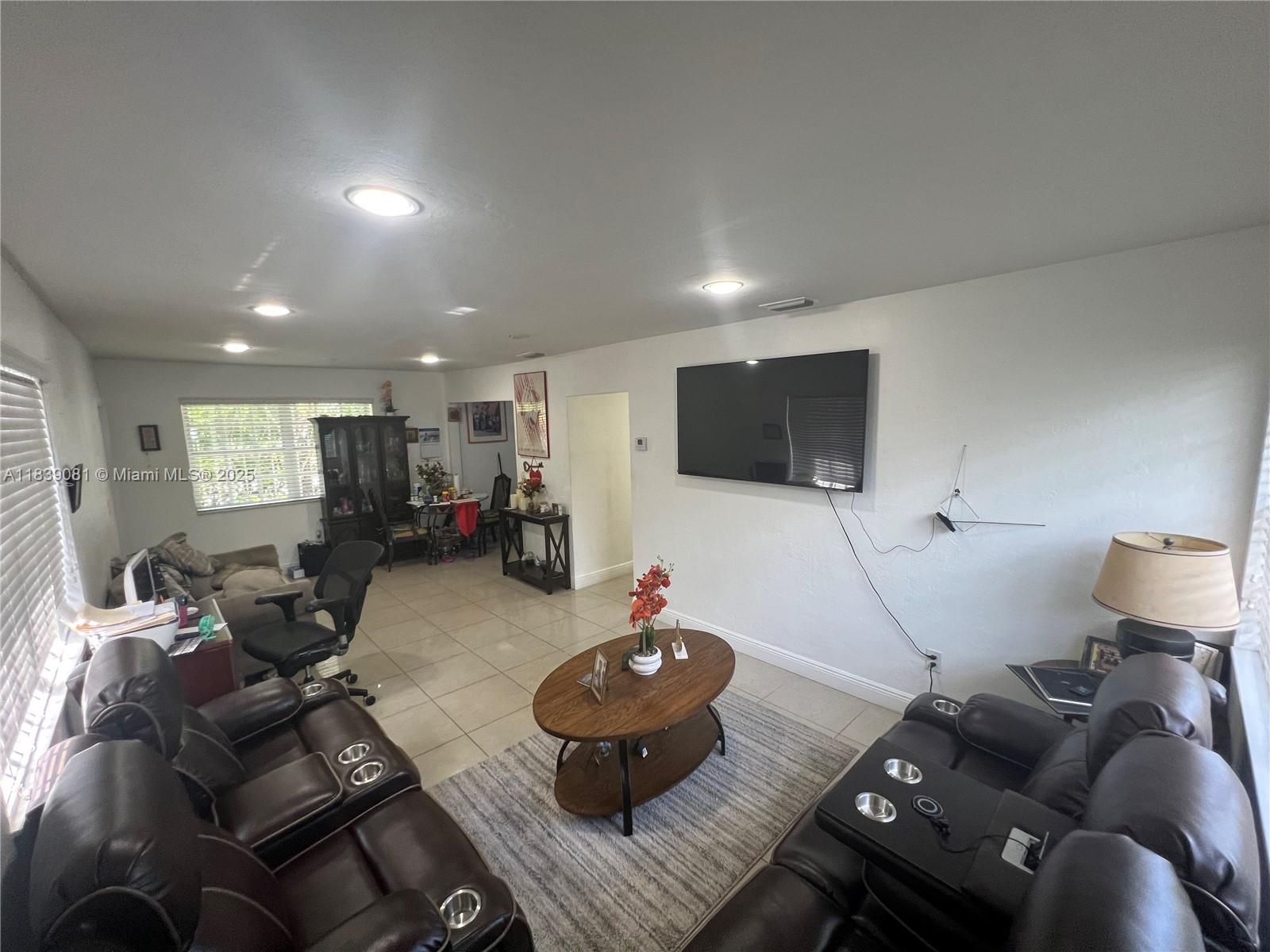 BISCAYNE VILLAGE HEIGHTS - Residential