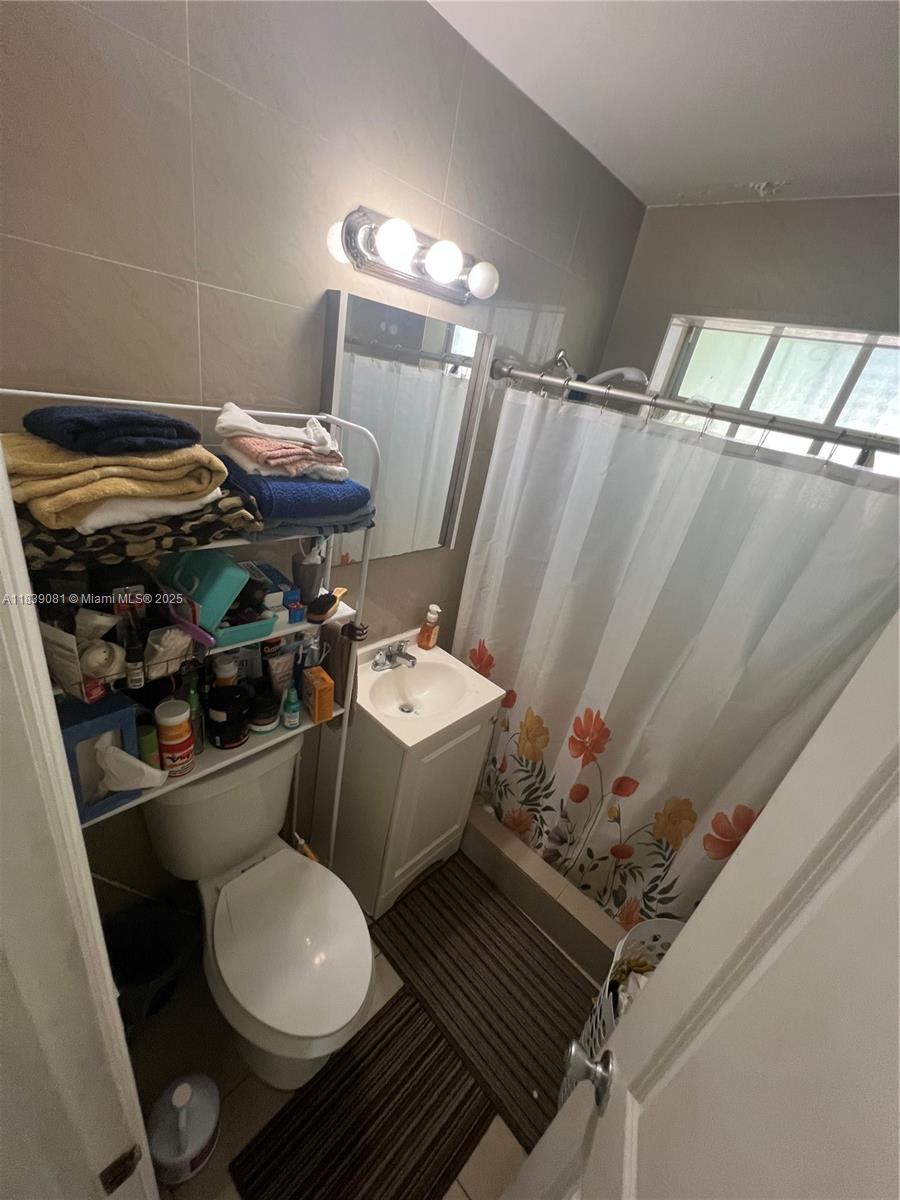 BISCAYNE VILLAGE HEIGHTS - Residential