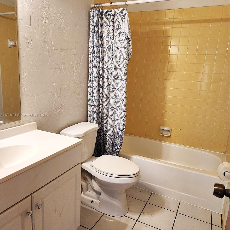 Cape Coral Lake Kennedy - Residential Income