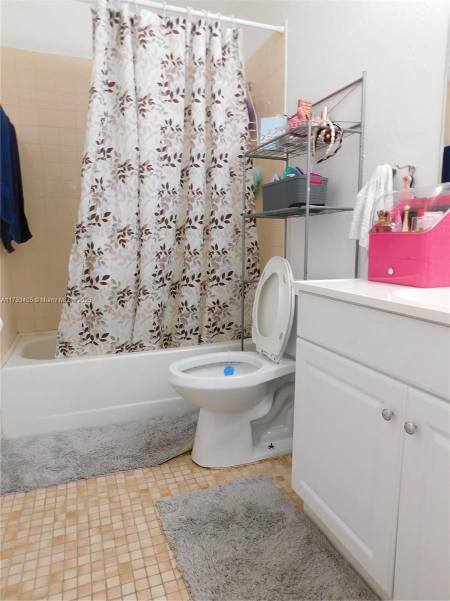 Cape Coral Lake Kennedy - Residential Income