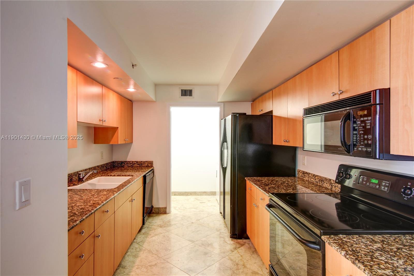 THE COLLINS CONDO - Residential Lease