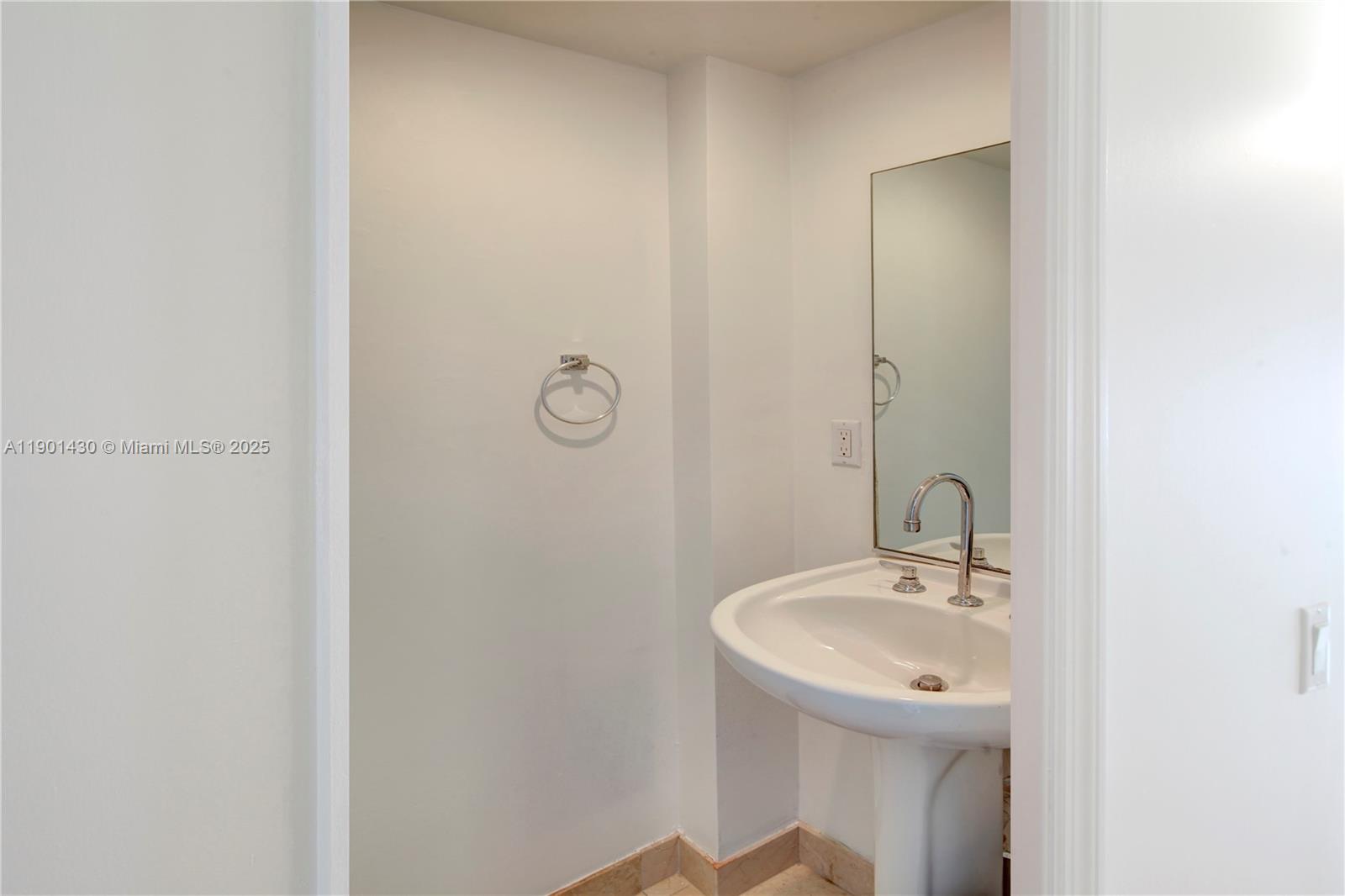 THE COLLINS CONDO - Residential Lease