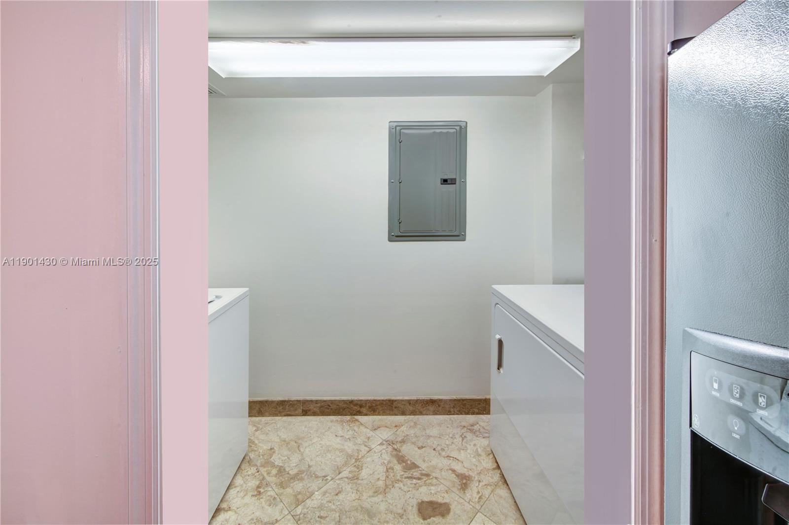 THE COLLINS CONDO - Residential Lease