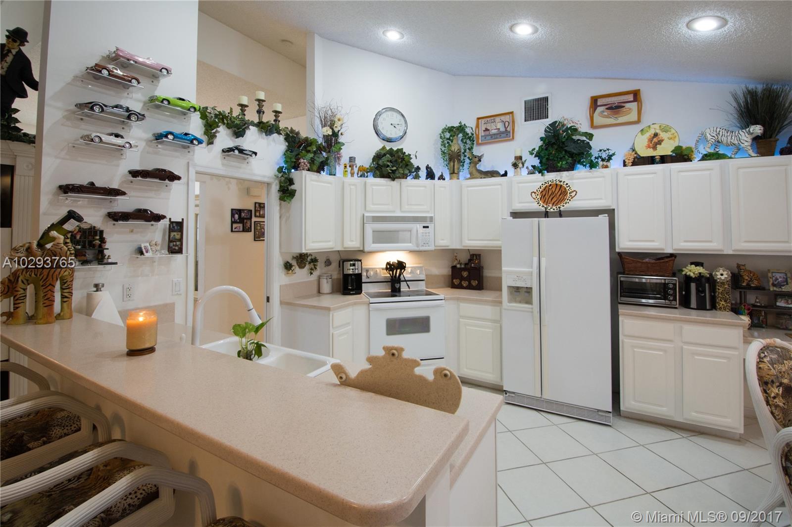 THE RIDGE ON NOB HILL - Residential