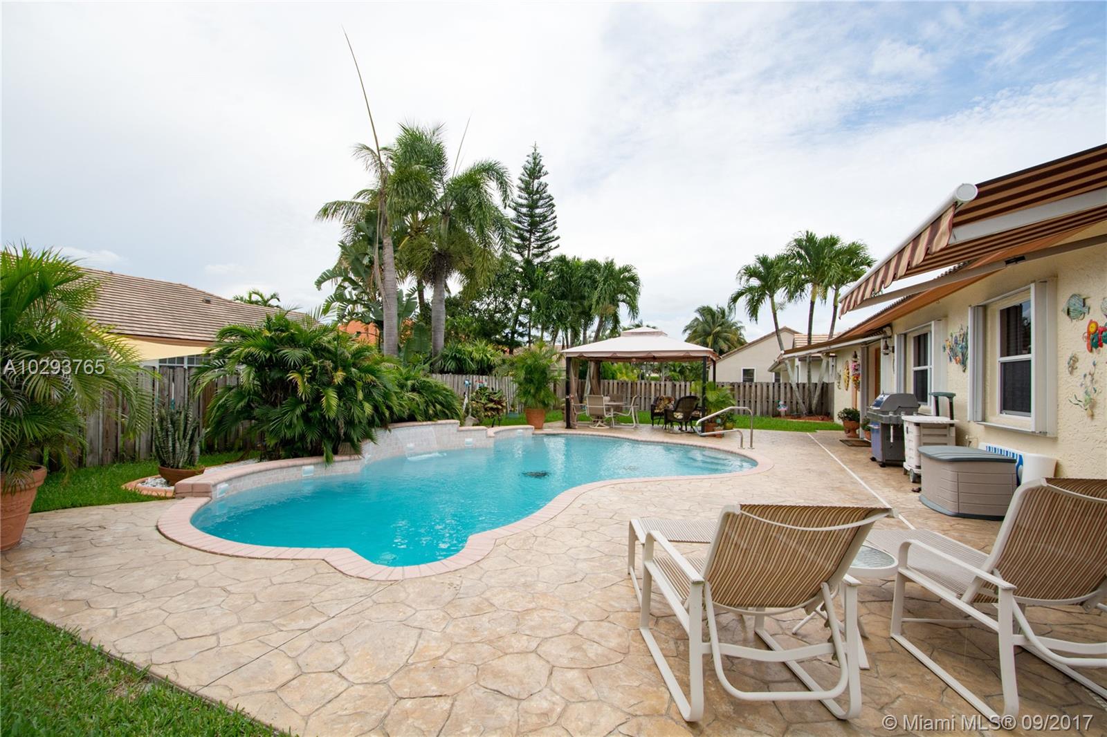 THE RIDGE ON NOB HILL - Residential