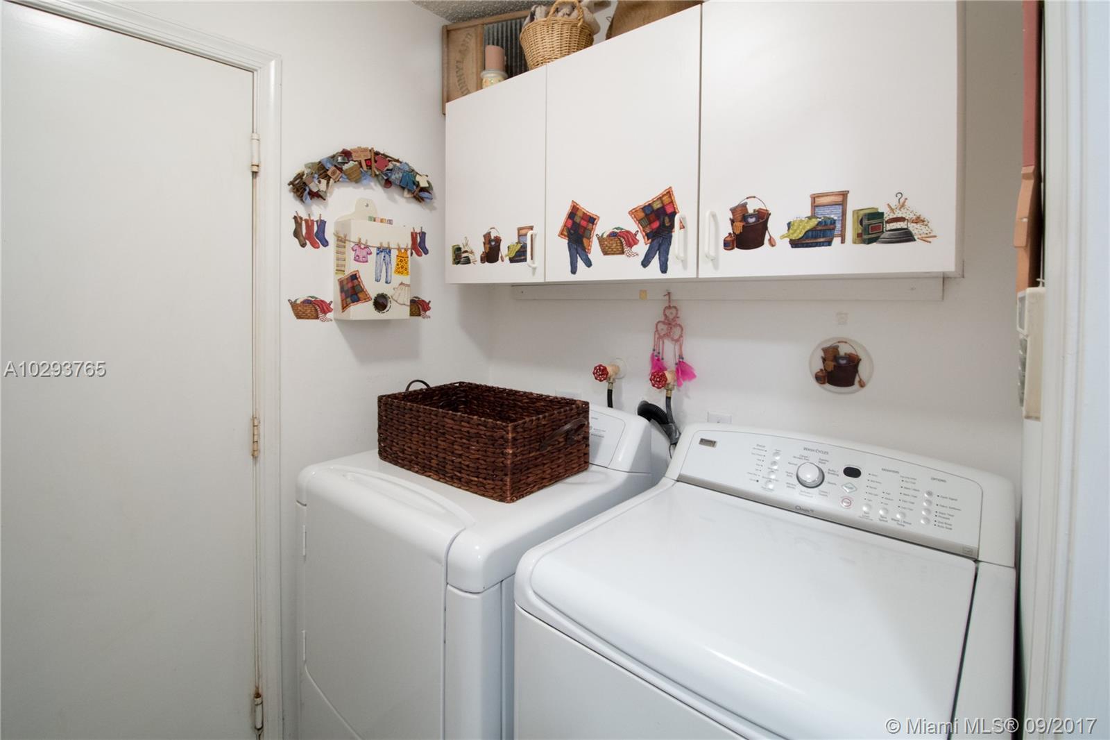 THE RIDGE ON NOB HILL - Residential