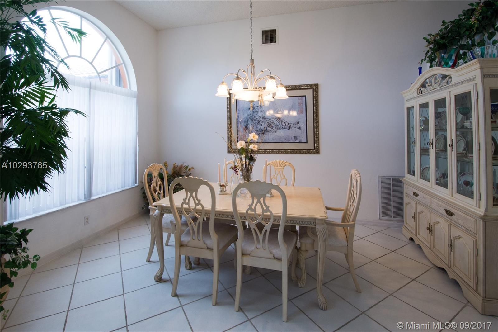 THE RIDGE ON NOB HILL - Residential