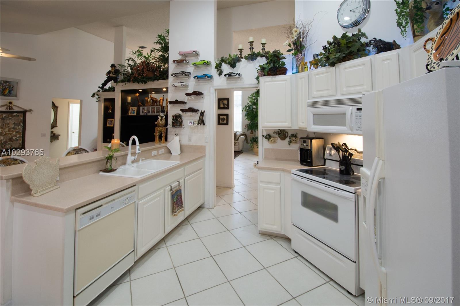 THE RIDGE ON NOB HILL - Residential