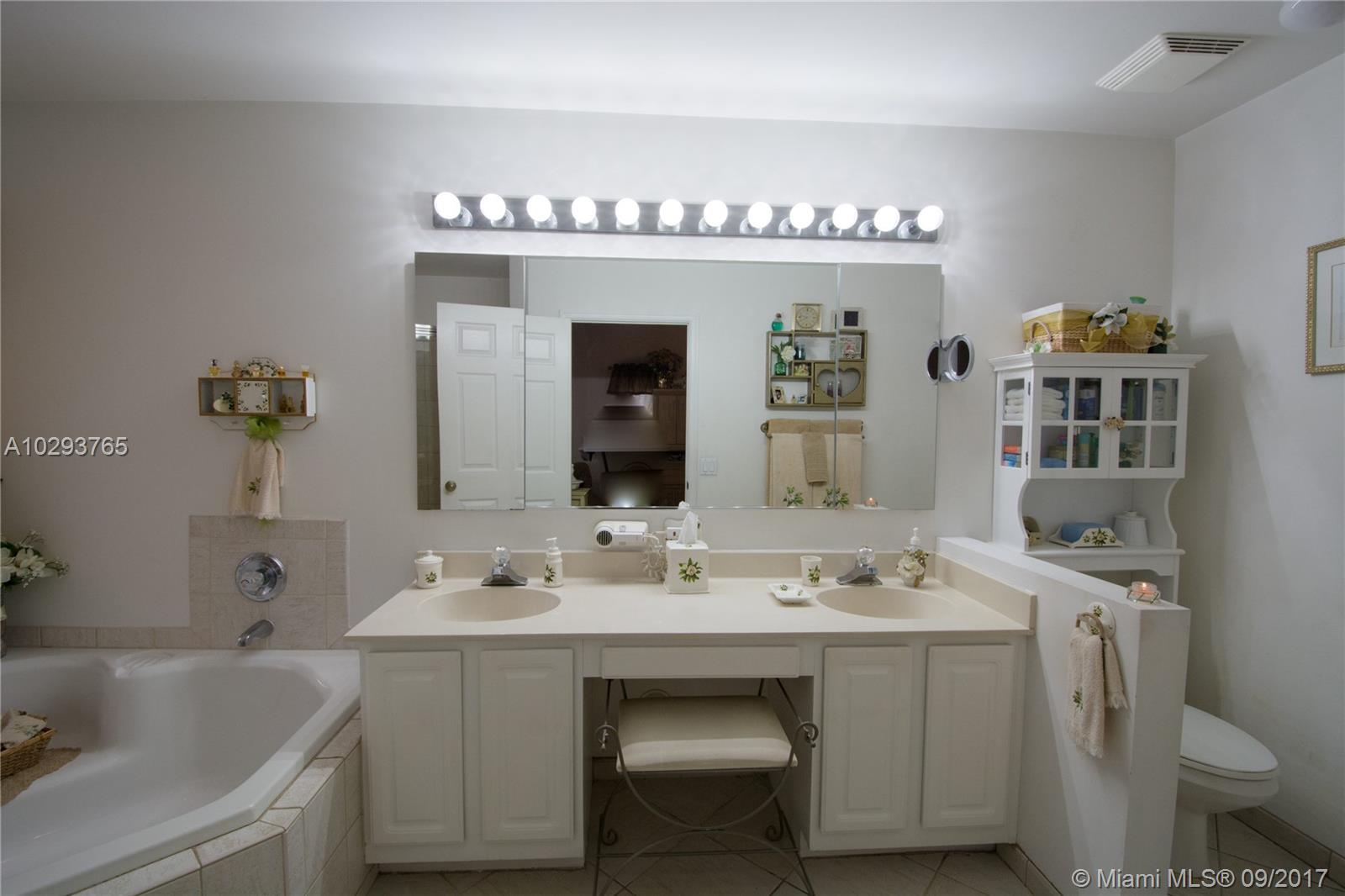 THE RIDGE ON NOB HILL - Residential