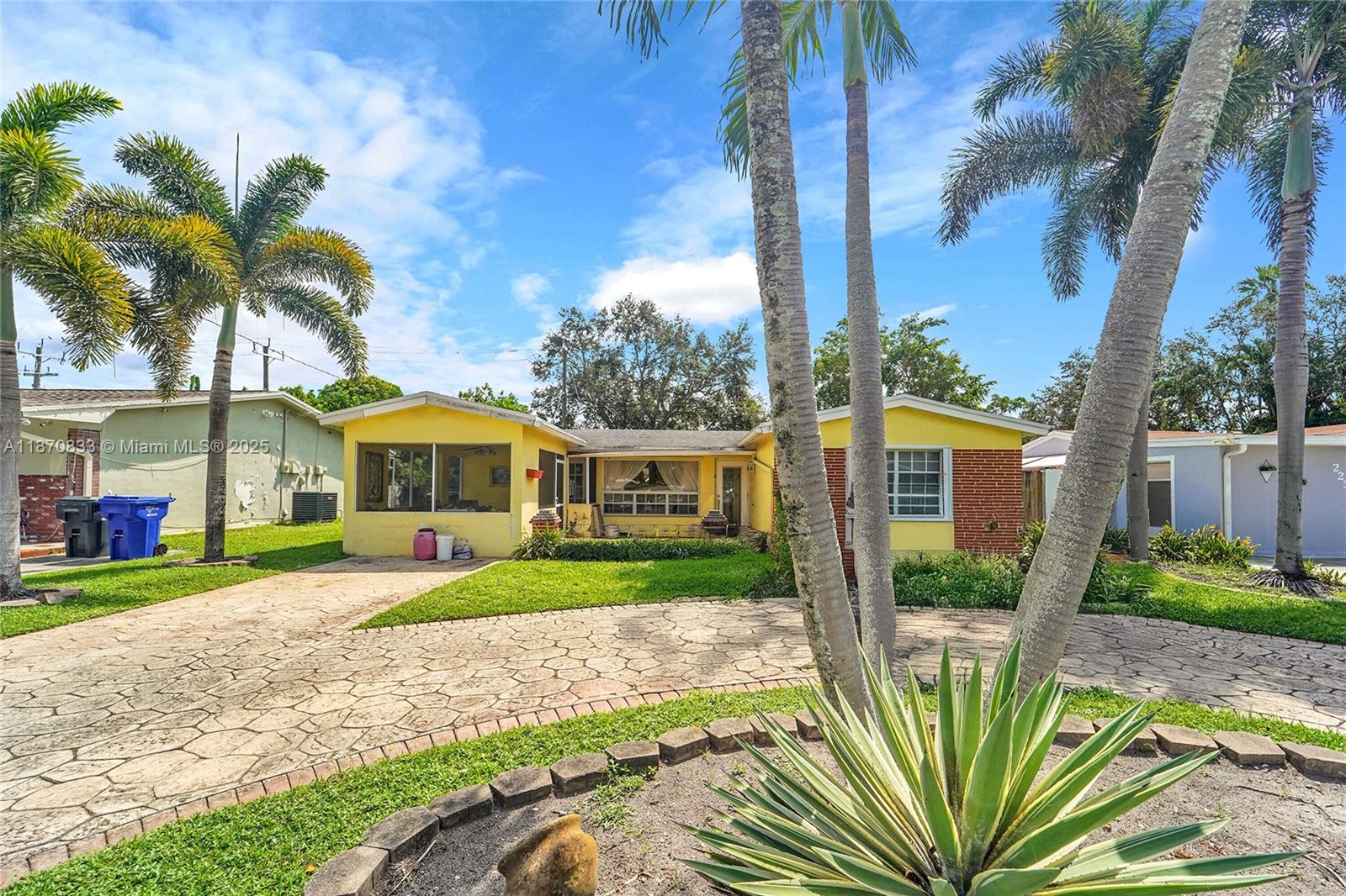 3/2 home in a wonderful area close to schools, shopping and major highways. Nice size lot and backyard for family gatherings. Roof 2020, AC 2025