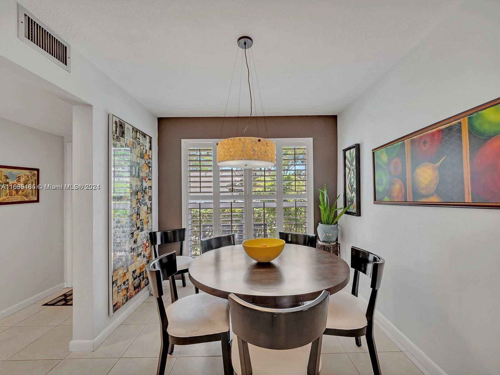 HOLLYWOOD GARDENS 1 CONDO - Residential