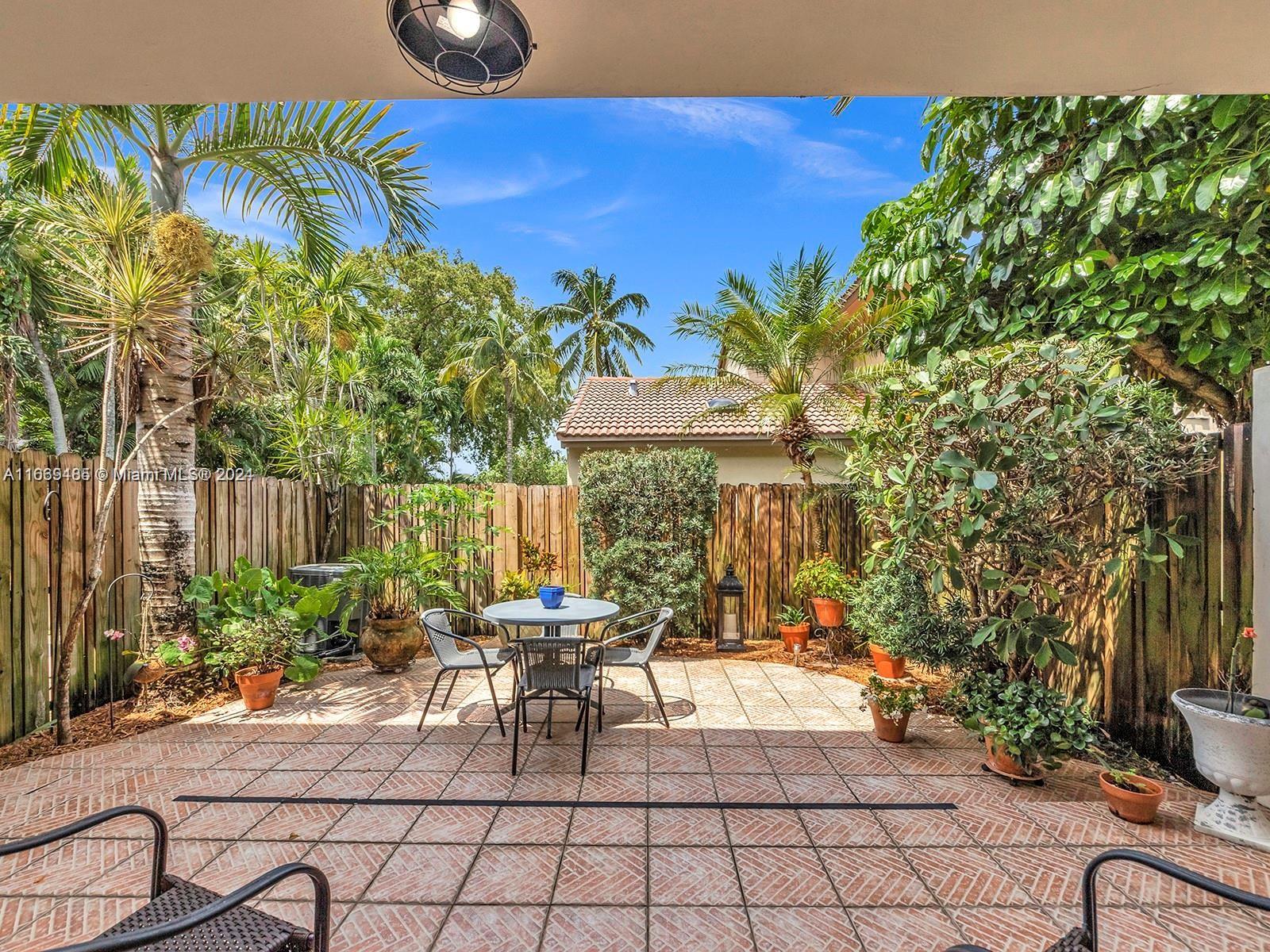 HOLLYWOOD GARDENS 1 CONDO - Residential