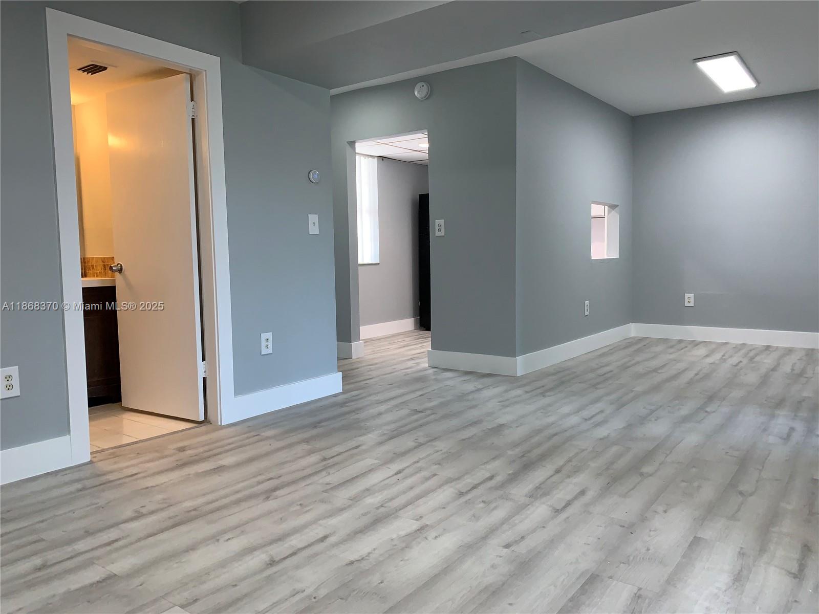 beautiful fully remodeled apartment, Spacious 2 bedroom 1 bath apartment on 2nd floor with central air conditioning, parking space in front of the unit. Great location near Walmart, I-95, Turnpike, 826, easy to show.