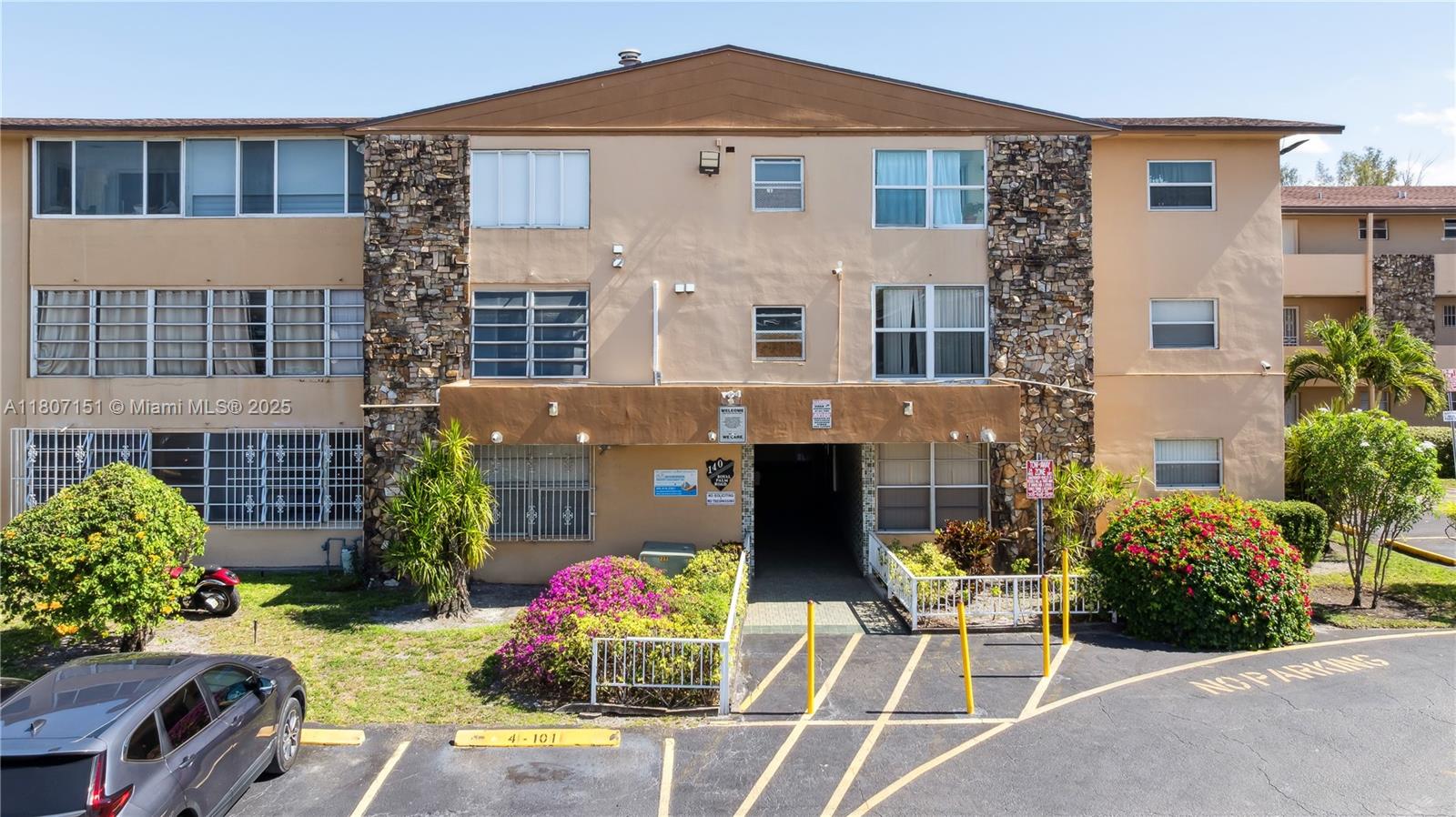 140 Royal Palm Rd 314-4, Hialeah Gardens, Miami-Dade County, Florida - 1 Bedrooms  
1 Bathrooms - 