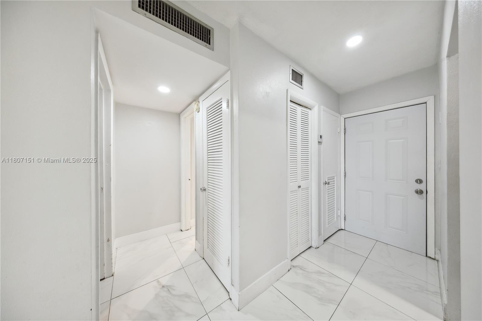 PALM SPRINGS GARDENS BLDG - Residential