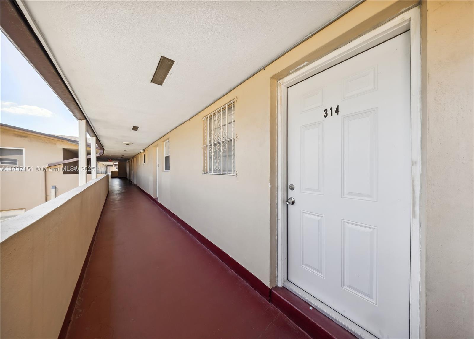 PALM SPRINGS GARDENS BLDG - Residential