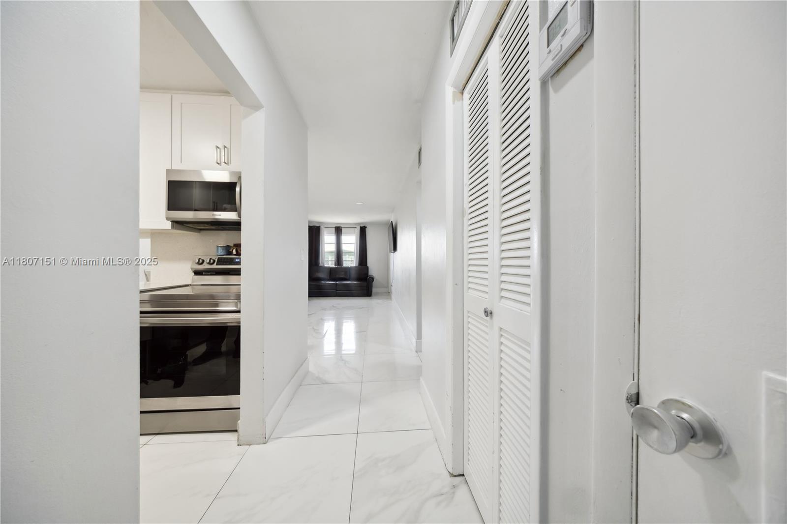 PALM SPRINGS GARDENS BLDG - Residential