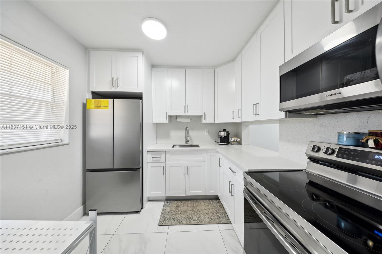 PALM SPRINGS GARDENS BLDG - Residential