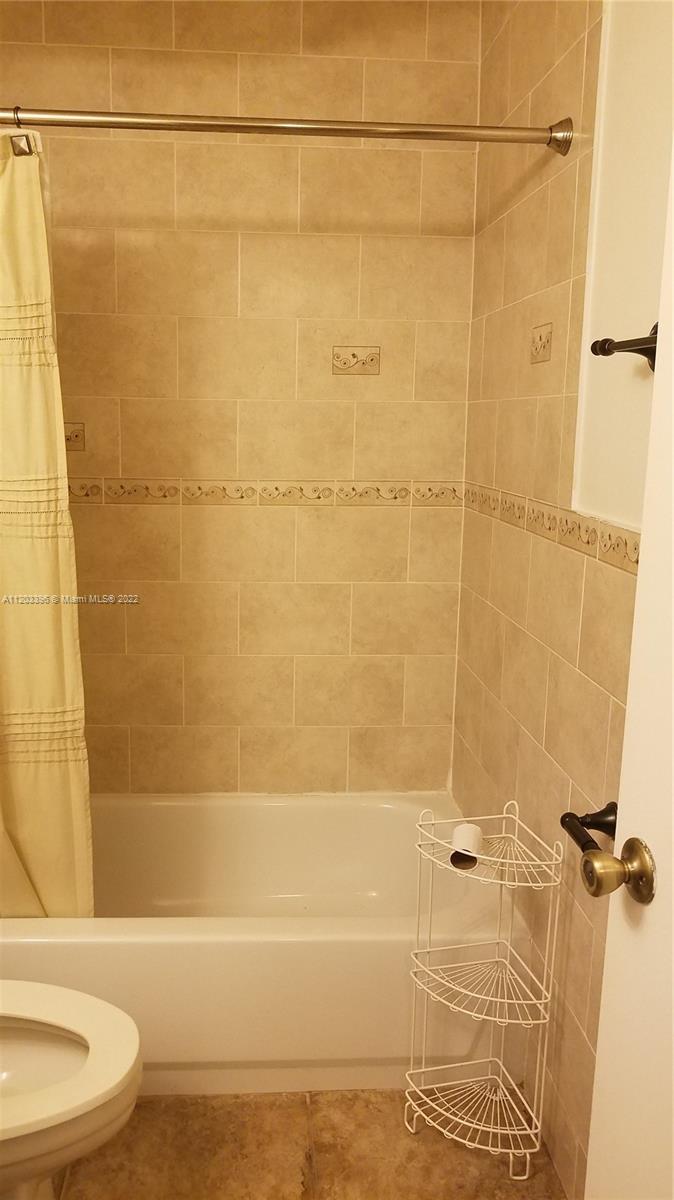 LAGUNA POINTE AT CALIF CL - Residential Lease