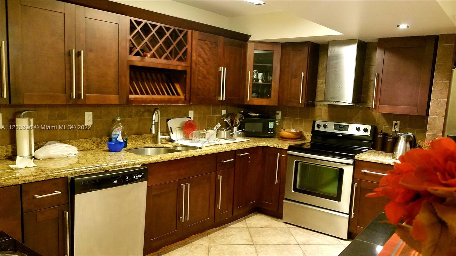 LAGUNA POINTE AT CALIF CL - Residential Lease