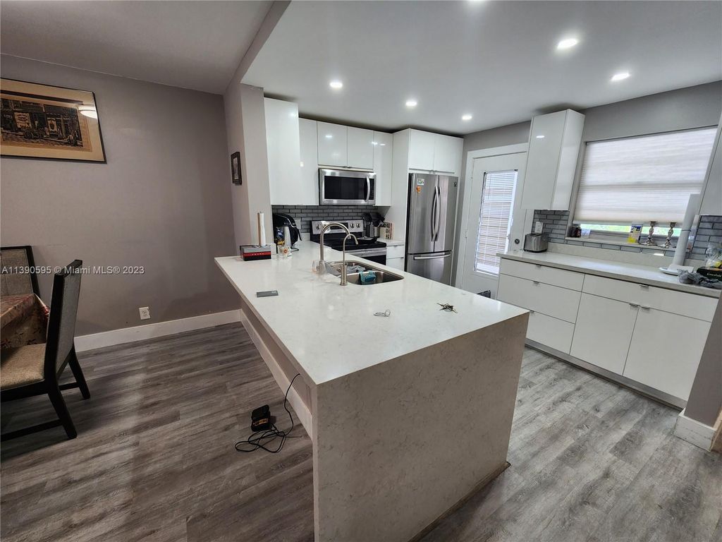 Photo of 420 NE 12th Ave #201, Hallandale Beach, FL 33009 (MLS # A11390595)