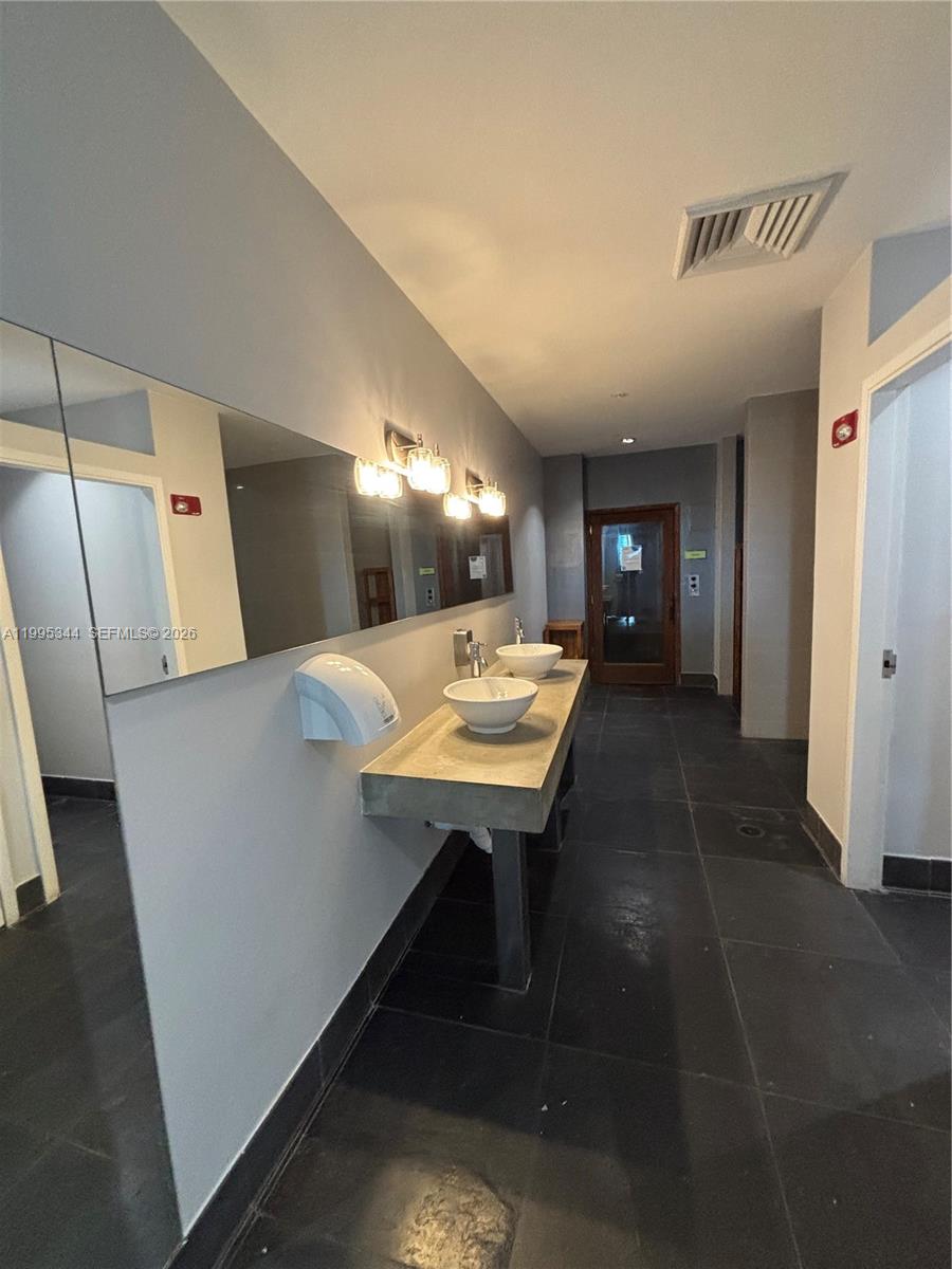 THE LOFT DOWNTOWN II COND - Residential Lease