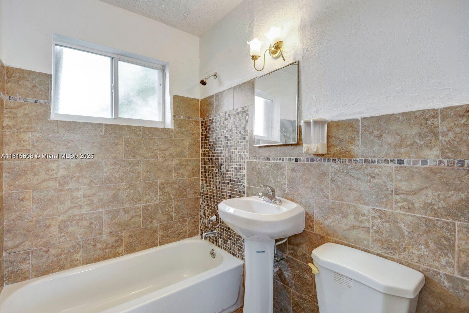 542 NW 8th St 7
