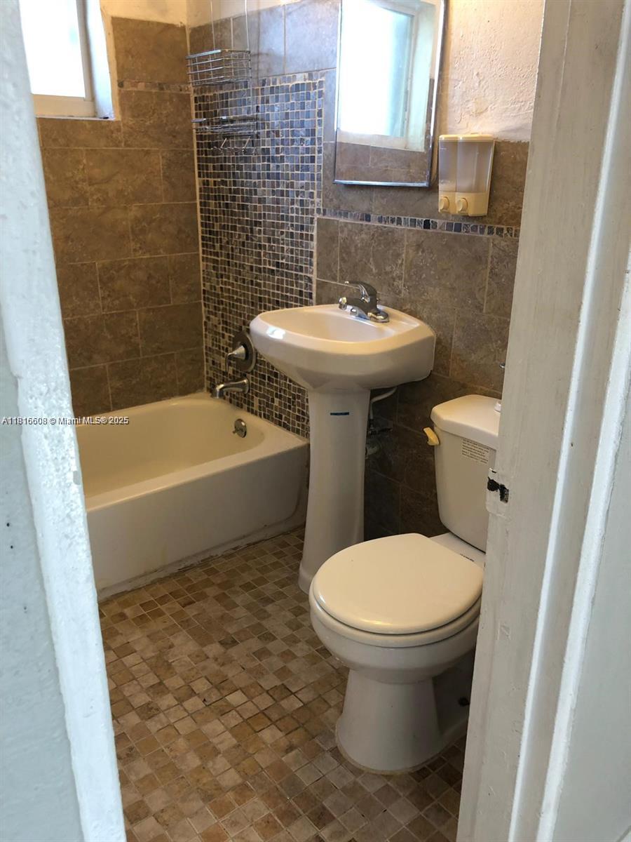 542 NW 8th St 7