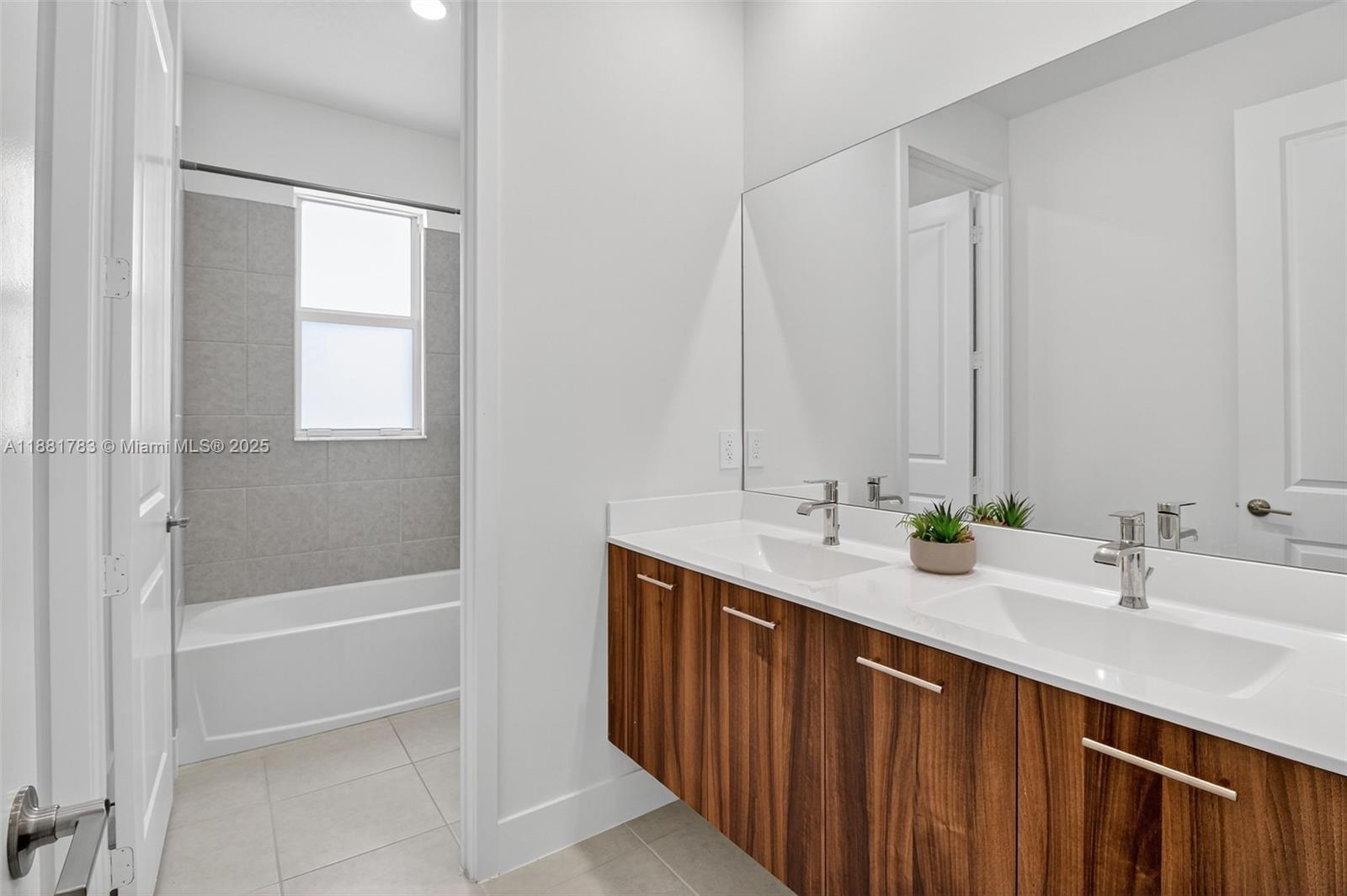 CRESCENT RIDGE - Residential